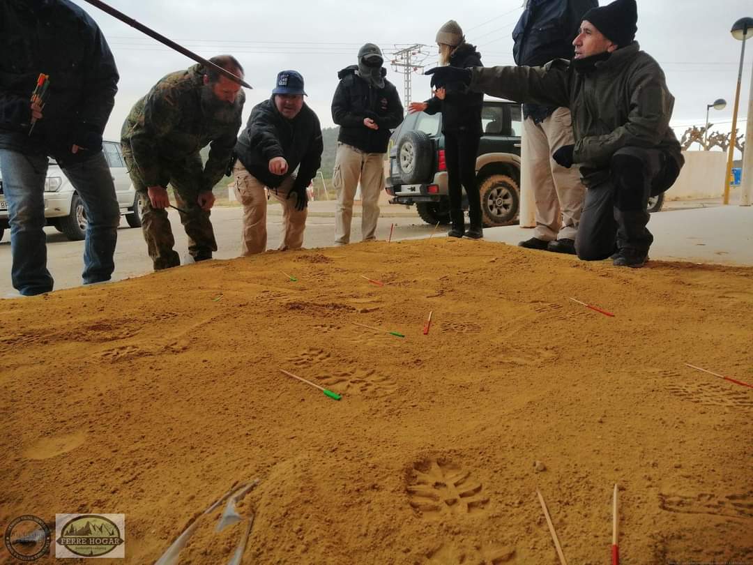 Instructores de rastreo y supervivencia en curso PlayD