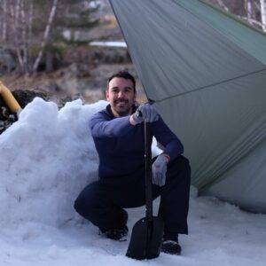 Oscar Reyes en la formacion de Supervivencia en clima nevado de PlayD